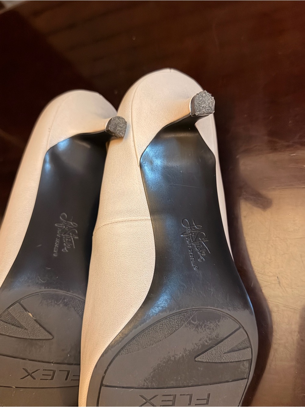 LifeStride Ivory Kitten Heel Pumps – Size 9.5M - Picture 6 of 7